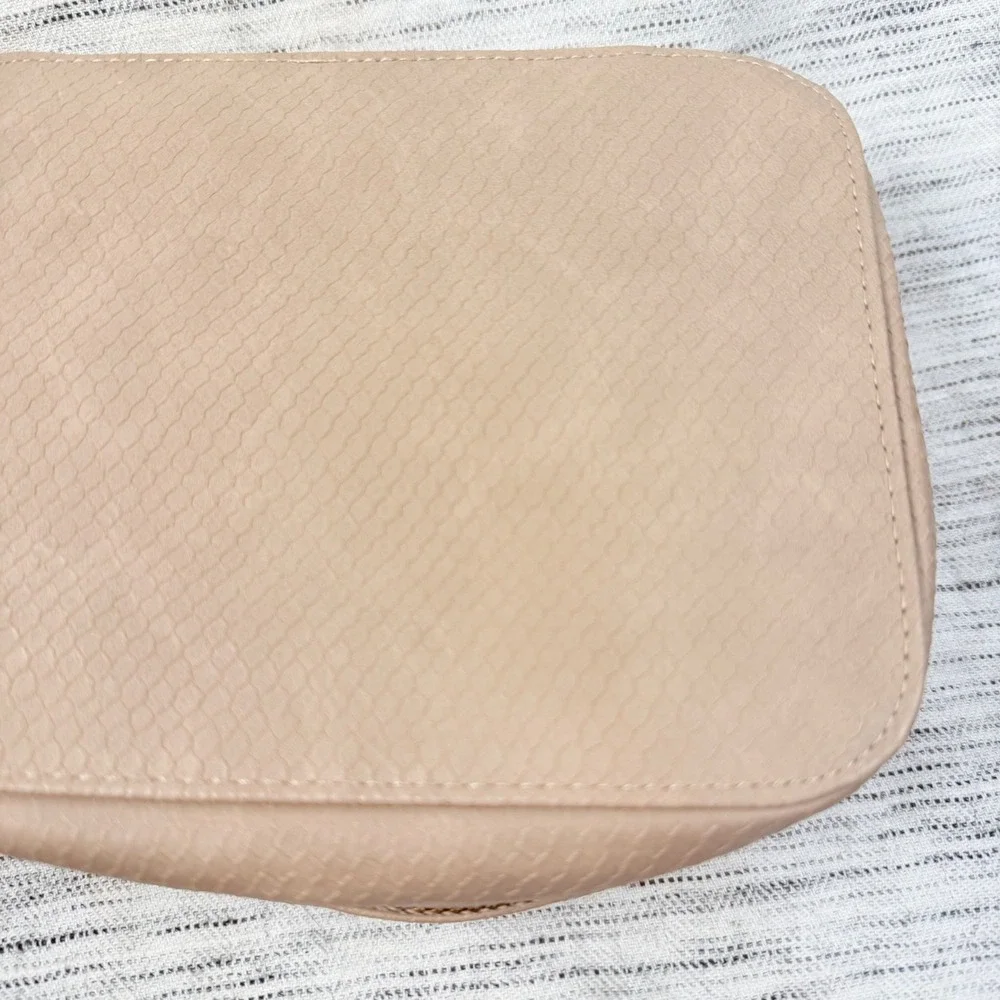 Trish McEvoy Light Beige Cream Reptile Skin Makeup Planner Travel Toiletries - Picture 2 of 7